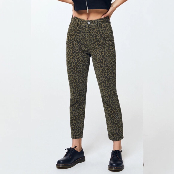 PacSun Denim - HP🎉 Pacsun Olive Leopard Mom Jean